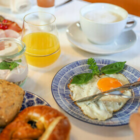 Frhstck mit Spiegelei und Kaffee im Gasthaus goldener Engel
