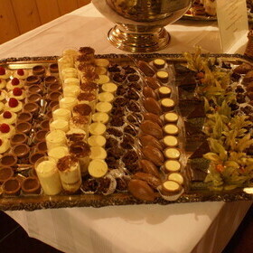 Pralinenauswahl am Buffet im Gasthaus goldener Engel