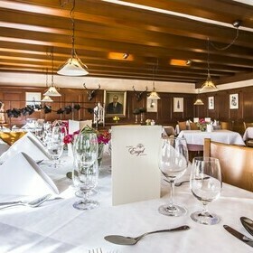 Tischarrangements im Gasthaus goldener Engel