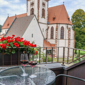 Blick vom Balkon zur Kirche im Gasthaus goldener Engel